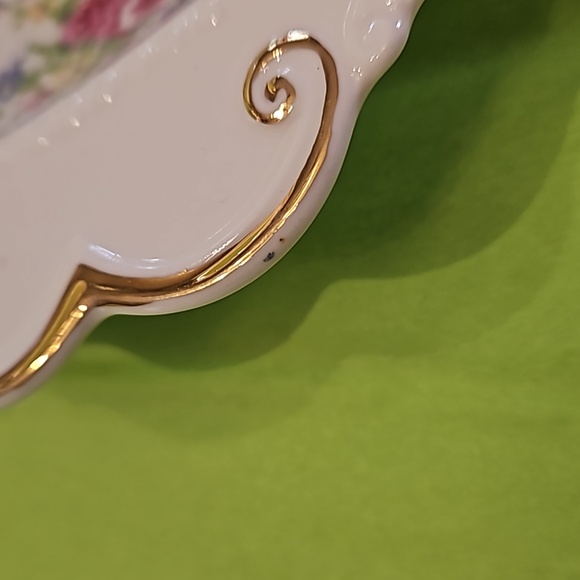 Gorgeous "Petit Point" bon bon dish by Royal Albert. - Picture 6 of 6